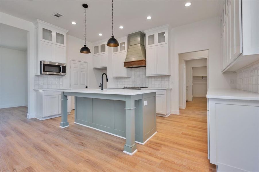 Furnished interior view inside a new home in , Brashear (Image 4).