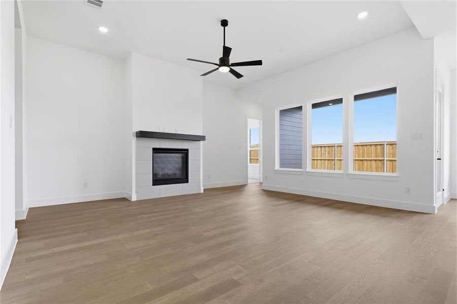 Spacious, unfurnished interior of a new home in Pecan Grove, Burleson (Image 26). Spacious, unfurnished interior of a new home in Pecan Grove, Burleson (Image 26).