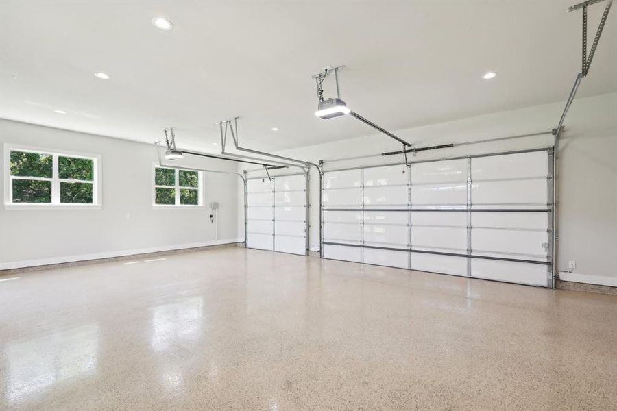 3 Car Ac/Heated Garage 3 Car Ac/Heated Garage