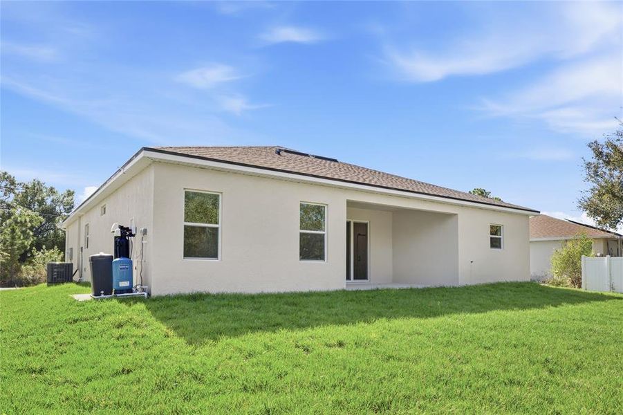 Exterior details and patio area of a home in , North Port (Image 20).