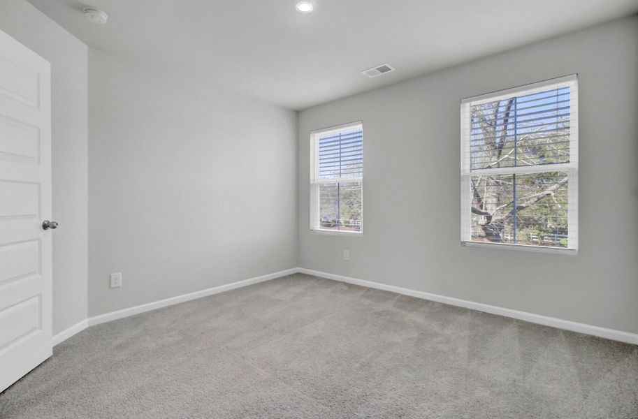 Spacious, unfurnished interior of a new home in , Summerville (Image 29).