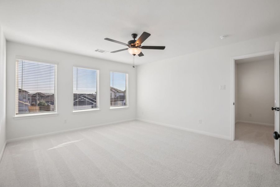 Spacious, unfurnished interior of a new home in Sonterra, Jarrell (Image 16).