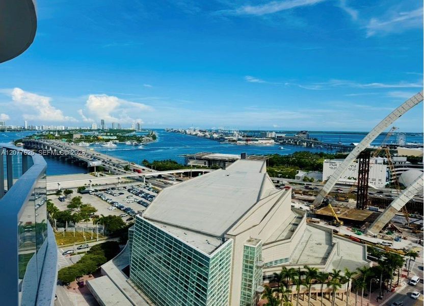 Condo located in Miami, FL showcasing its design and architecture (Image 2). Condo located in Miami, FL showcasing its design and architecture (Image 2).