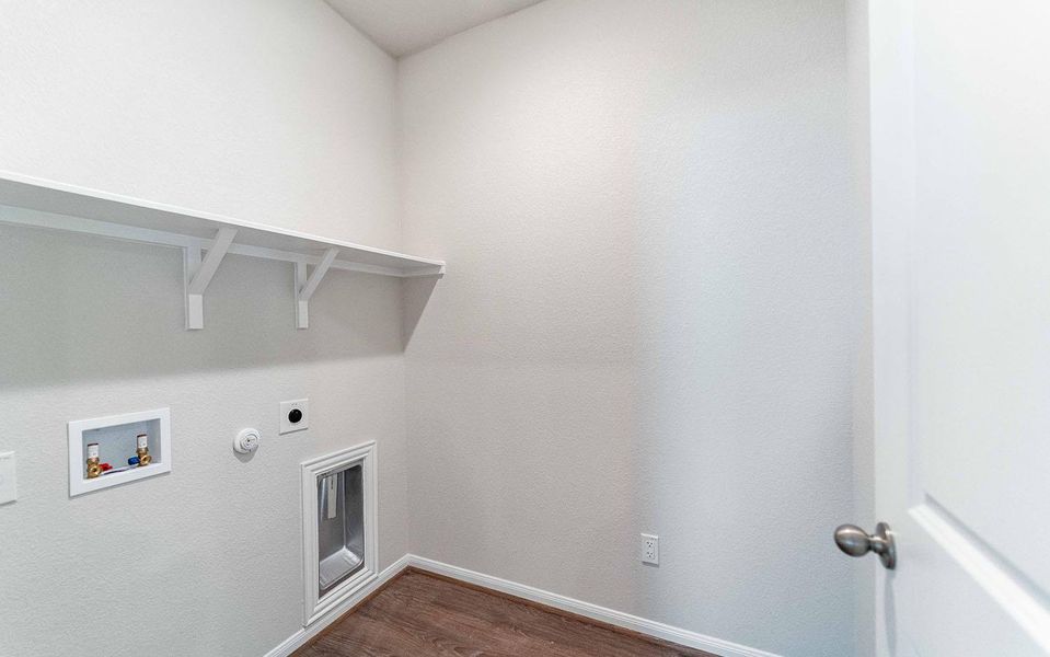 Spacious, unfurnished interior of a new home in Sanctuary, Salado (Image 15).