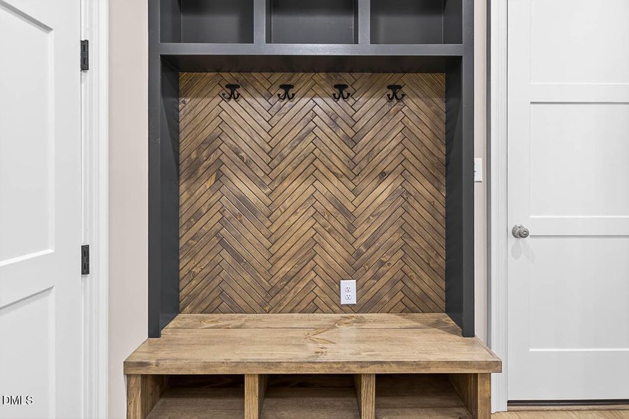 1616 River Bend Ln interior-31