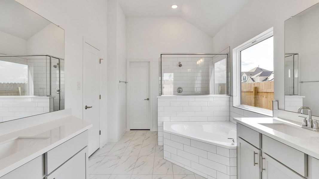 Furnished interior view inside a new home in Spring Creek, Taylor (Image 20).