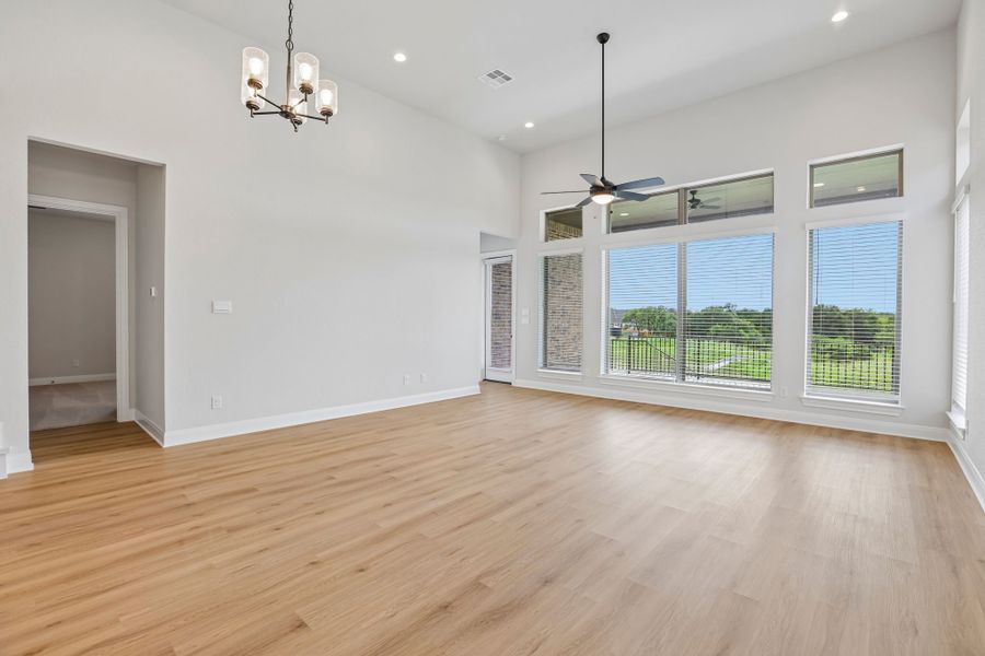 Spacious, unfurnished interior of a new home in 6 Creeks, Kyle (Image 16).