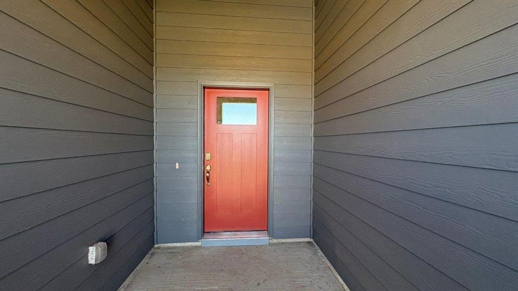Exterior details and patio area of a home in Sandstone Estates, Granbury (Image 3).