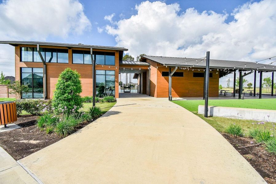 MASON WOODS COMMUNITY AMENITIES INCLUDE FITNESS CENTER...