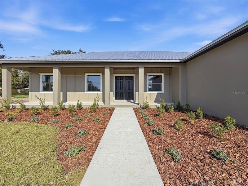 Exterior details and patio area of a home in , Lakeland (Image 39).