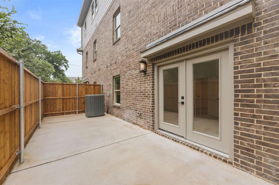Exterior details and patio area of a home in , Lewisville (Image 3).