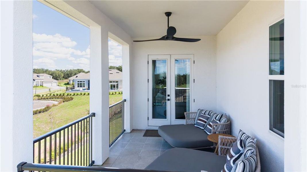 Exterior details and patio area of a home in Avalon Ridge, Winter Garden (Image 4).
