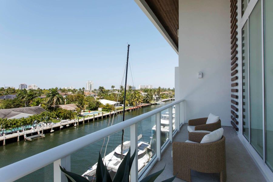 Exterior details and patio area of a home in , Fort Lauderdale (Image 2).