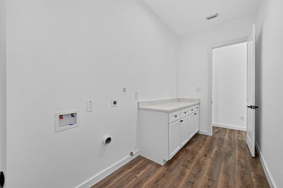 Spacious, unfurnished interior of a new home in , Conroe (Image 19).