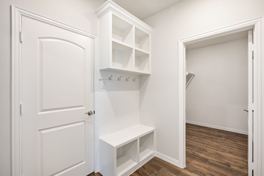 Furnished interior view inside a new home in Elevon, Lavon (Image 8).