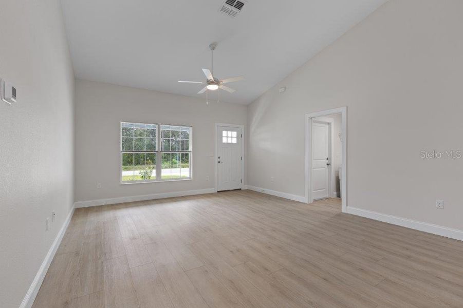 Spacious, unfurnished interior of a new home in , Citrus Springs (Image 15).