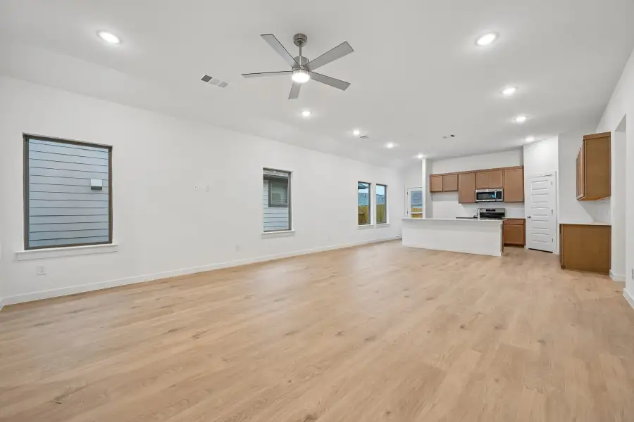 Spacious, unfurnished interior of a new home in Riviera Pines, Huffman (Image 18).