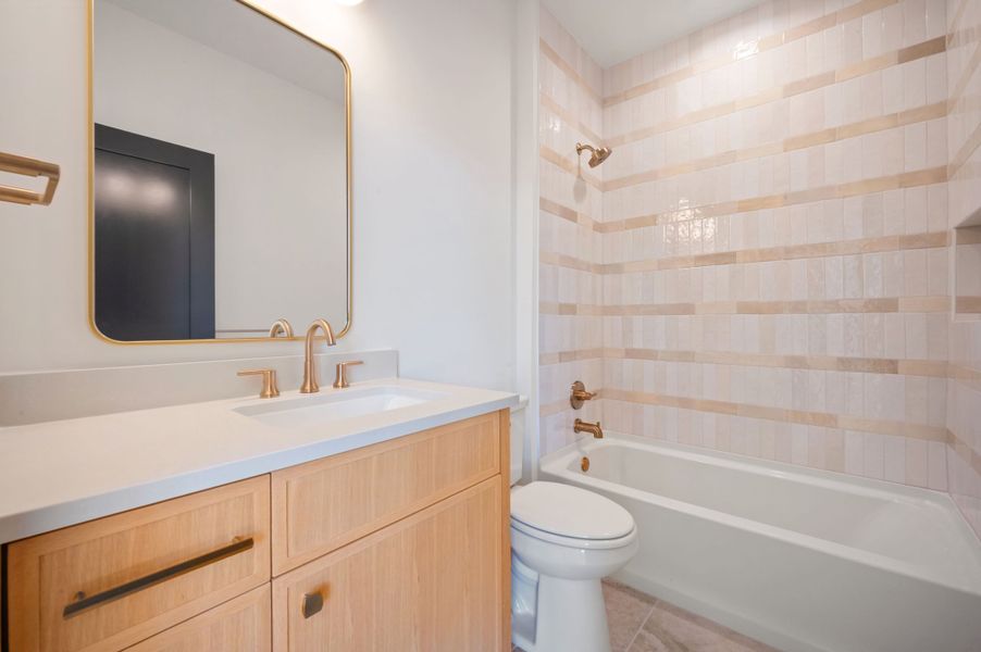 Furnished interior view inside a new home in , Dallas (Image 12).