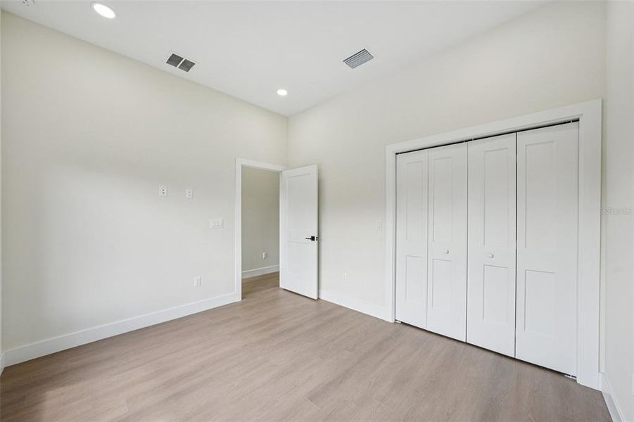 Spacious, unfurnished interior of a new home in , Largo (Image 19).