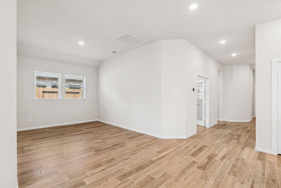 Spacious, unfurnished interior of a new home in Jordan Ranch 45' Homesites, Fulshear (Image 13). Spacious, unfurnished interior of a new home in Jordan Ranch 45' Homesites, Fulshear (Image 13).