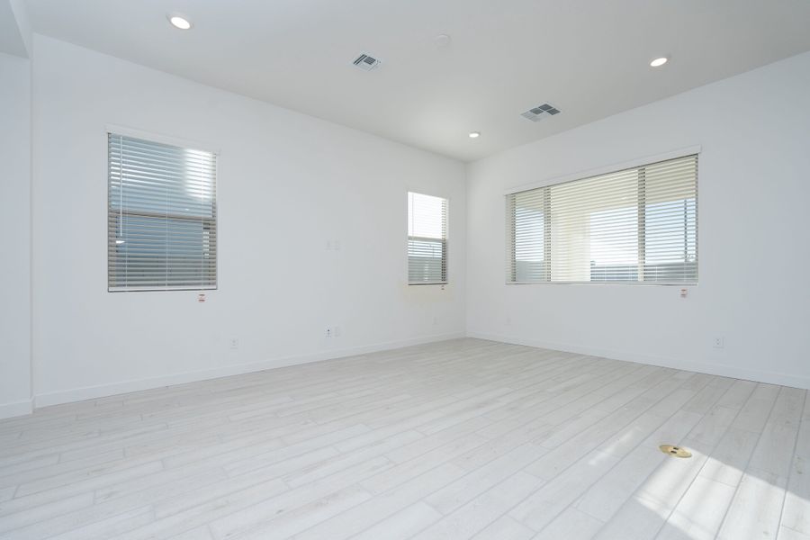 Spacious, unfurnished interior of a new home in Soleo, San Tan Valley (Image 23).