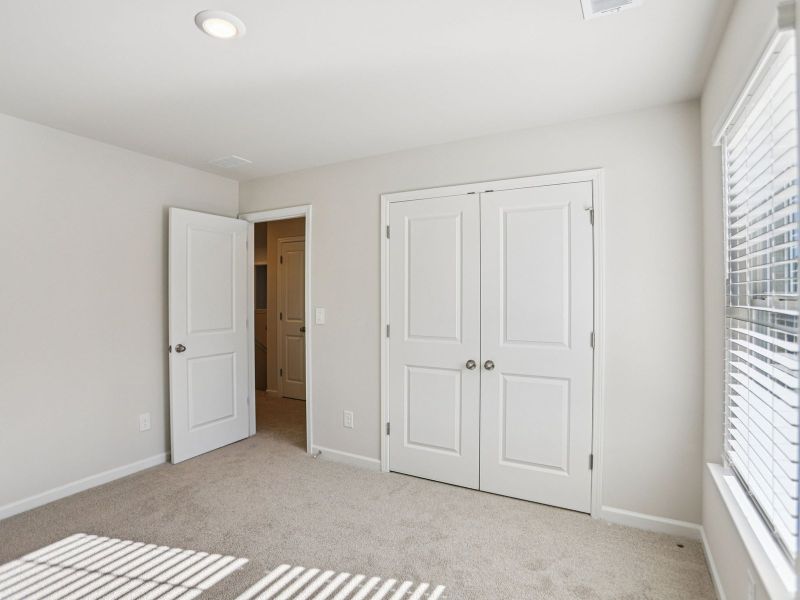 Spacious, unfurnished interior of a new home in Westmont Preserve, Powder Springs (Image 18).