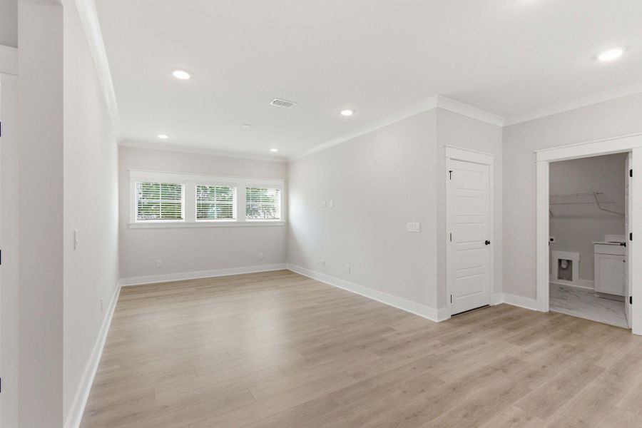 Spacious, unfurnished interior of a new home in Liberty Hill Farm, Mount Pleasant (Image 40).