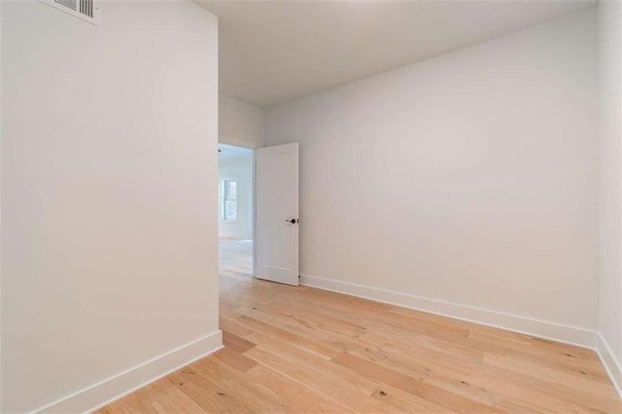 Spacious, unfurnished interior of a new home in , Gainesville (Image 34).