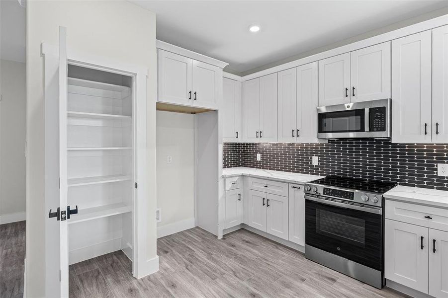 Furnished interior view inside a new home in , Granbury (Image 13).