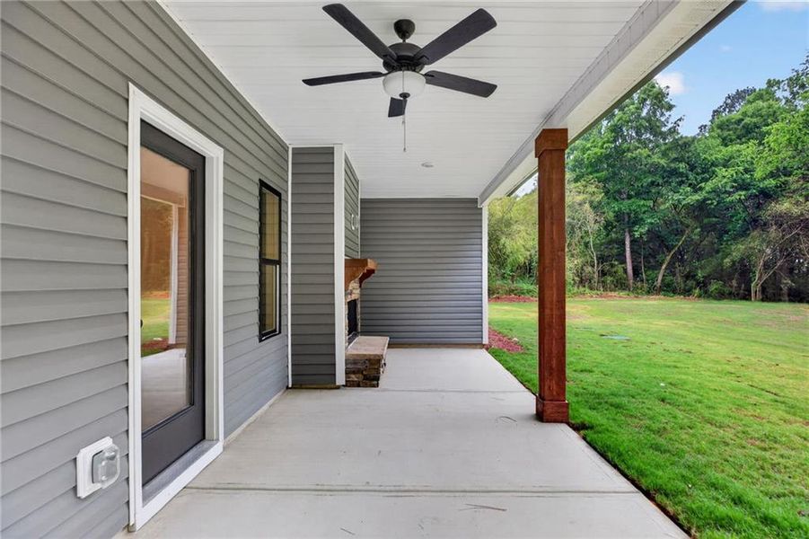 Exterior details and patio area of a home in , Silver Creek (Image 23).