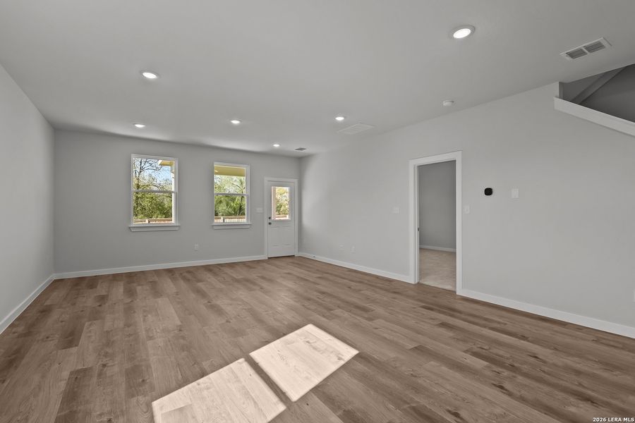 Spacious, unfurnished interior of a new home in Cinco Lakes, San Antonio (Image 22).