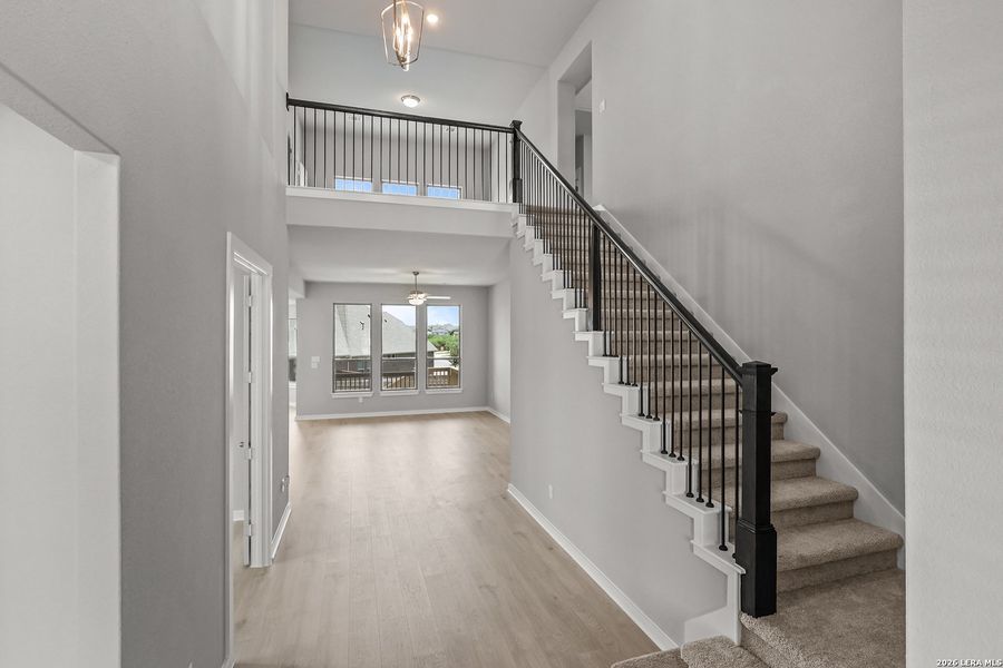 Spacious, unfurnished interior of a new home in Foxbrook, Cibolo (Image 39).