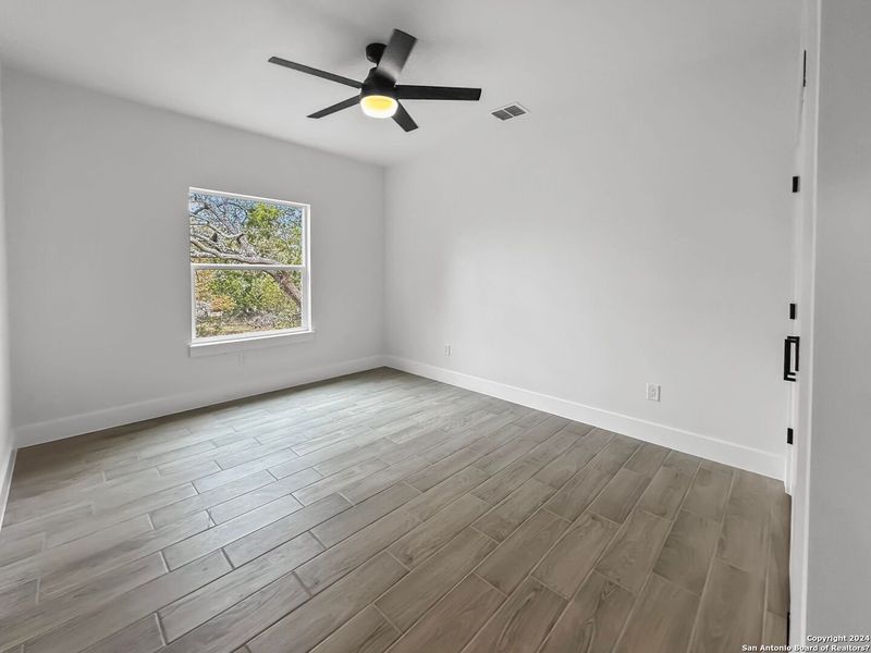 Spacious, unfurnished interior of a new home in , Blanco (Image 11).