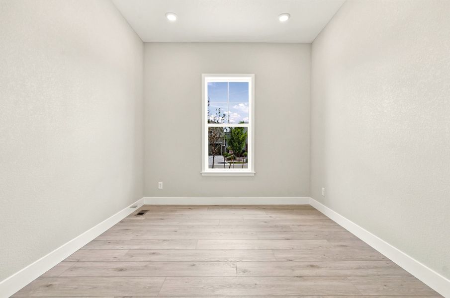Spacious, unfurnished interior of a new home in Hilltop at Inspiration, Aurora (Image 15).