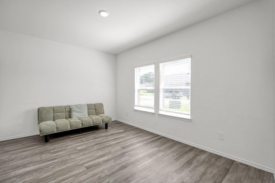 Extra huge Bedroom downstairs or Study with huge Christmas Closet! Extra huge Bedroom downstairs or Study with huge Christmas Closet!