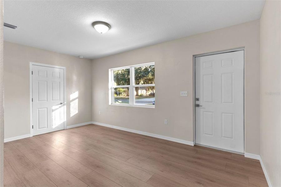 Spacious, unfurnished interior of a new home in , Auburndale (Image 25).