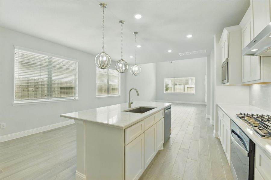 Furnished interior view inside a new home in Evergreen 40', Conroe (Image 11).