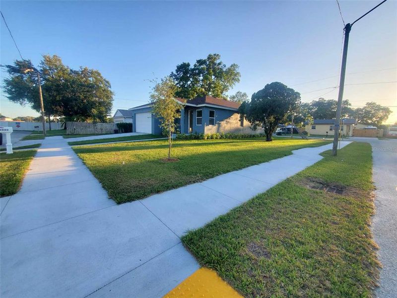 Right side showing more of the front yard