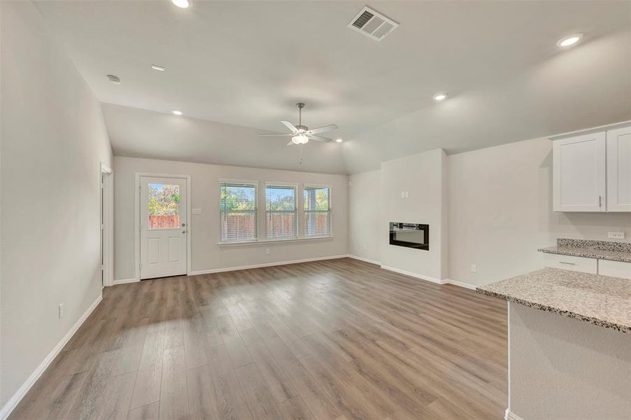 Spacious, unfurnished interior of a new home in Forest Park, Princeton (Image 38).