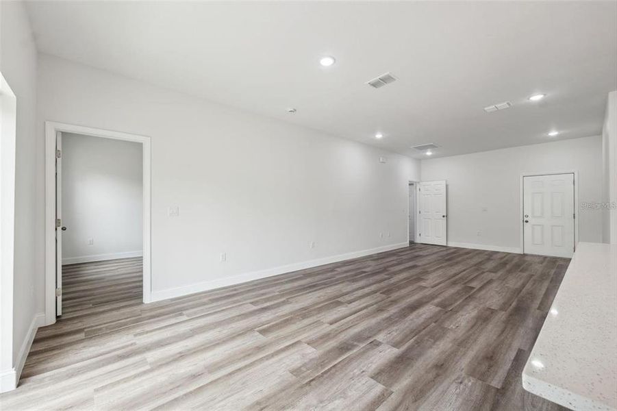 Spacious, unfurnished interior of a new home in , Ocala (Image 23).