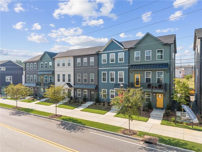 Condo located in Atlanta, GA showcasing its design and architecture (Image 3).