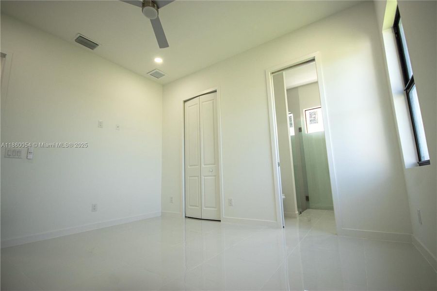 Spacious, unfurnished interior of a new home in , Lehigh Acres (Image 27).