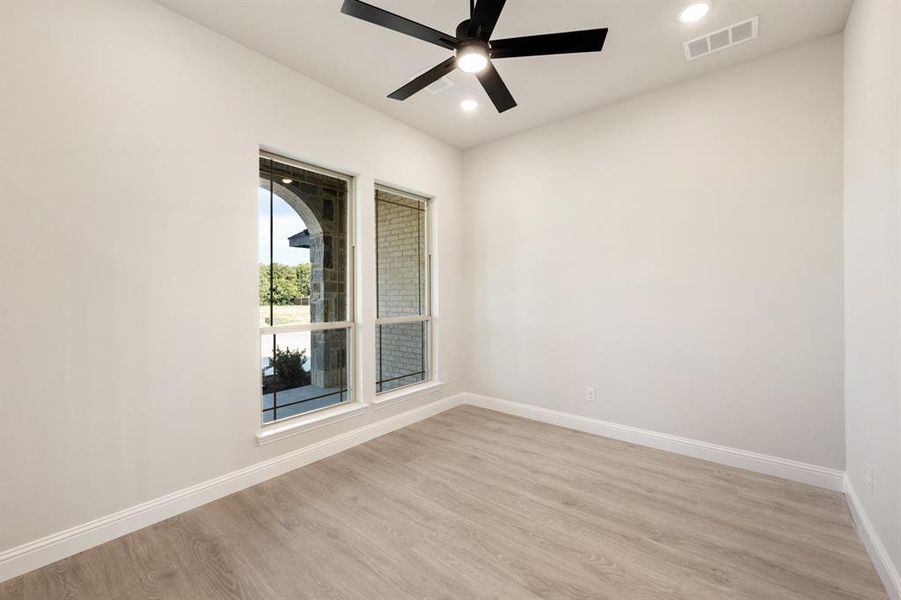 Spacious, unfurnished interior of a new home in Sunset Ridge, Alvarado (Image 32).