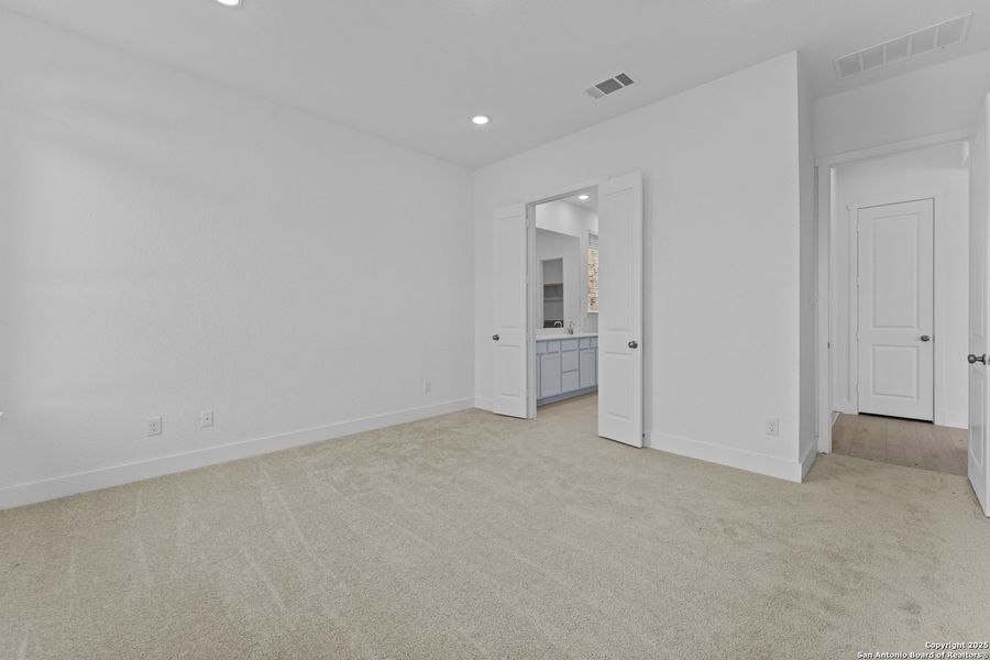 Spacious, unfurnished interior of a new home in , New Braunfels (Image 19).