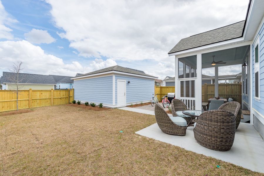 Representative exterior details of a home built from the Sweetgrass by Pulte Homes in Long Savanna, Charleston (Image 3).