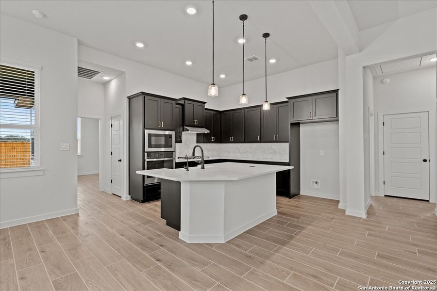 Furnished interior view inside a new home in Stream Waters, Seguin (Image 8). Furnished interior view inside a new home in Stream Waters, Seguin (Image 8).