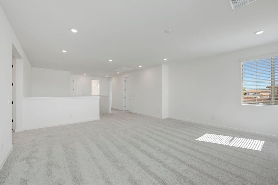 Spacious, unfurnished interior of a new home in Terraza, San Tan Valley (Image 25).