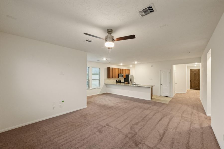 Spacious, unfurnished interior of a new home in Grace Landing, Willis (Image 15).
