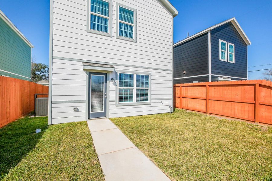 Exterior details and patio area of a home in , Houston (Image 20).