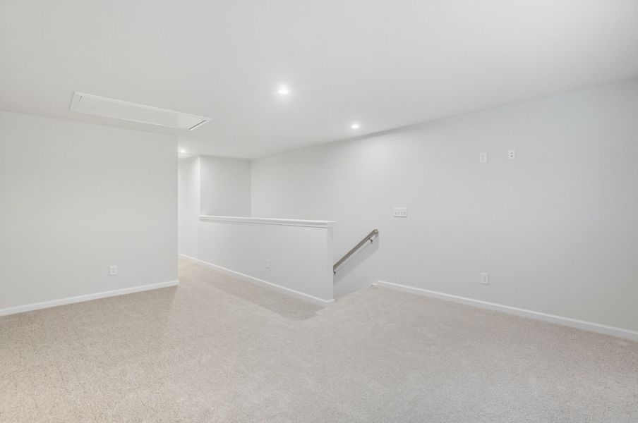 Spacious, unfurnished interior of a new home in Waxhaw Landing, Monroe (Image 24).